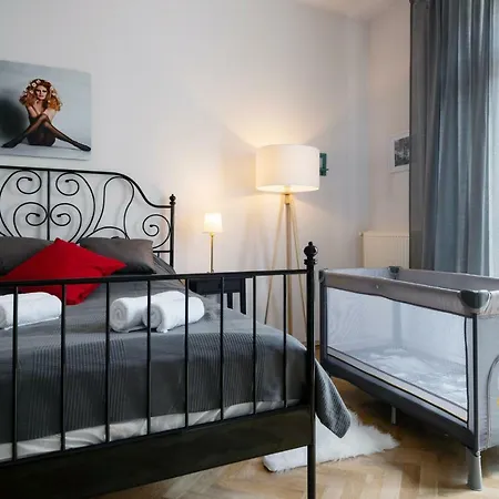 New Wawelo Cracow Old Town Apartments/ Garden View